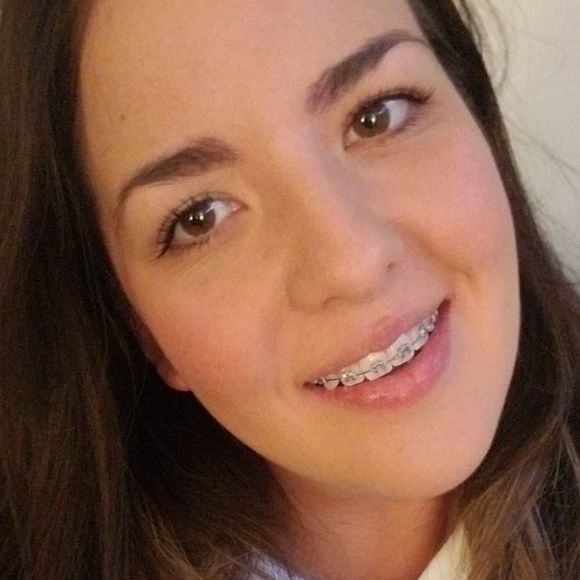 Meet your Posher, Caroline - Picture 1 of 1